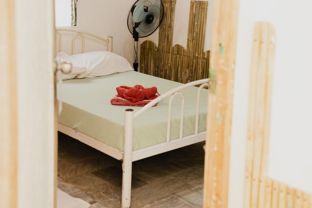Puerto Galera Hostel Экстерьер фото